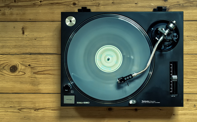 Technics SL-1210MK2 in Action