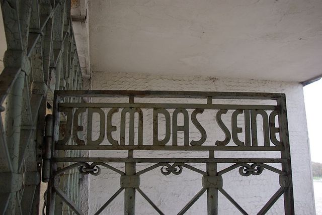 800px-Buchenwald_Schild_Jedem_das_Seine