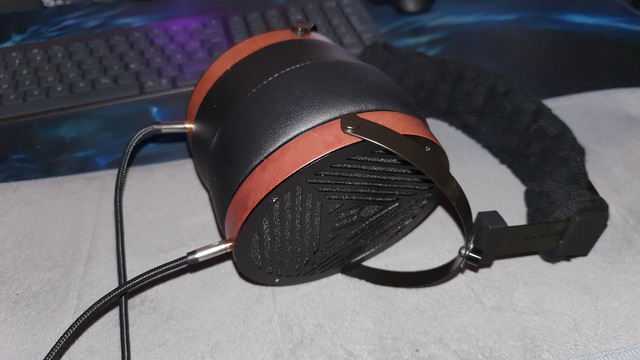 Monolith M1060