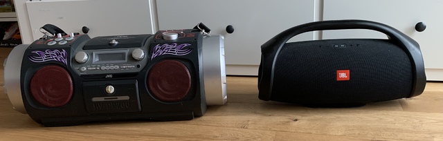 JVC RV DP 200 vs JBL Boombox