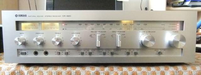 Yamaha CR-820