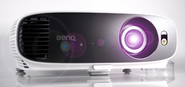 01 - BenQ W1700 - Front - Foto Michael B. Rehders