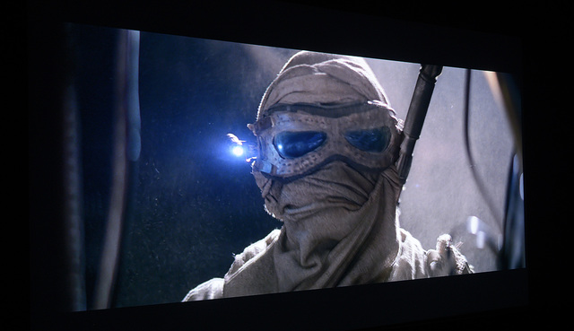 BenQ W8000 - Screenshot Star Wars 7 - Rey - Foto Michael B. Rehders