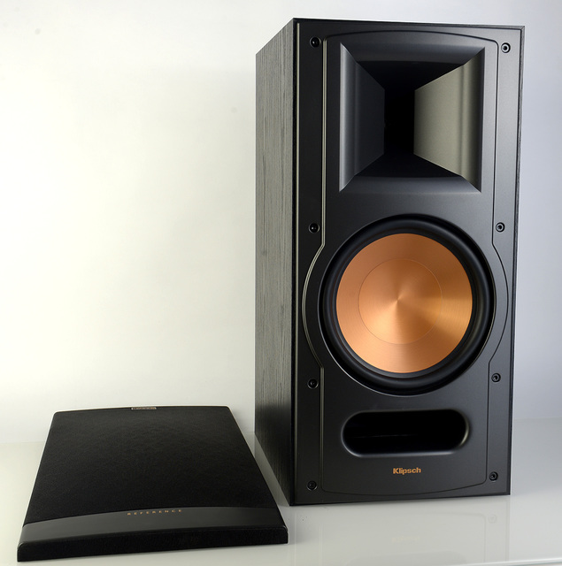 Klipsch RB-81 Reference II - mit Bespannung daneben - Foto Michael B. Rehders