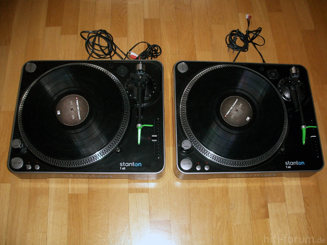 2 Turntables