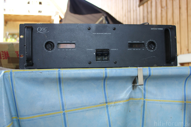 QSC 3800 Front