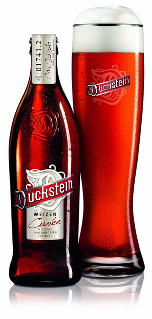 Duckstein Weizen Cuvée Freisteller Flasche Glas Lowres