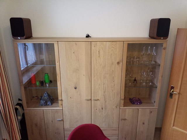 Q Acoustic 3020i Auf Schrank