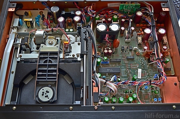 CDP-555ESD Inside