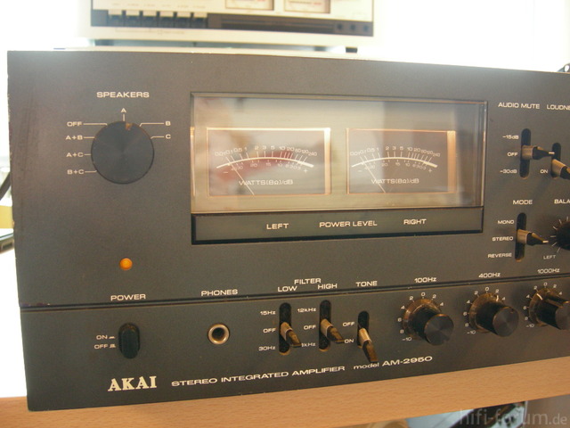 Akai AM-2950