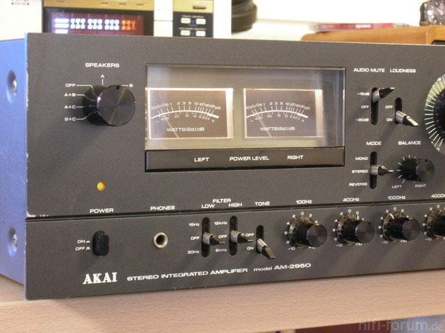 Akai AM-2950