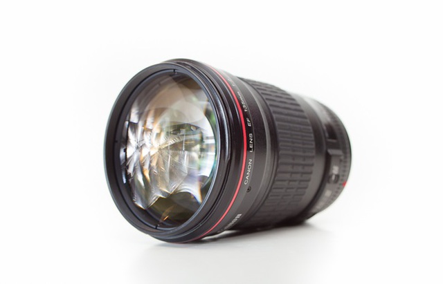 Canon-EF-135mm-f-2-L-USM-Front-11