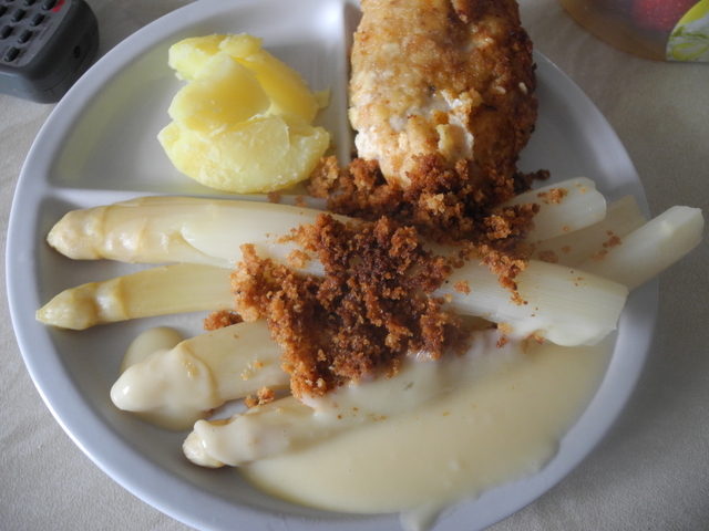 Spargel Und Cordon Bleu Vom Huhn