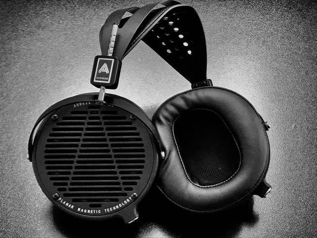 Audeze - 1