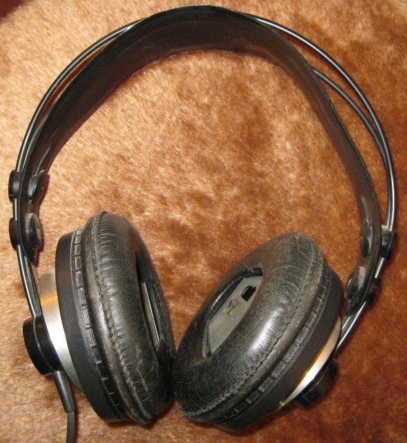 KH-AKG