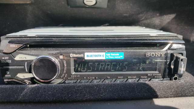 2 Radios Im Auto