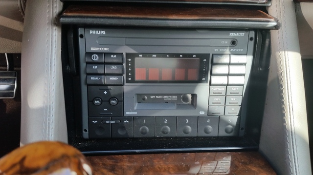 2 Radios Im Auto