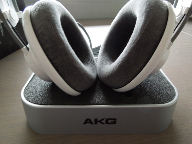 AKG 701