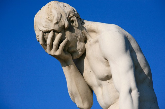 Paris_Tuileries_Garden_Facepalm_statue (1)