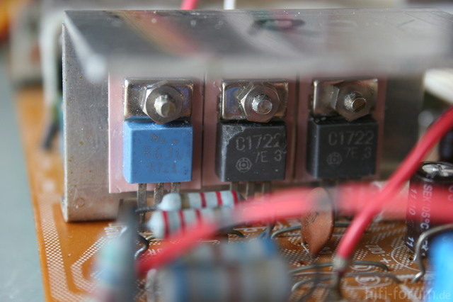 Reparatur des Hitachi HMA-8300 - Transistoren der zweiten Stufe des rechten Kanals