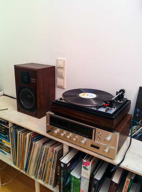 Dual 1225, Sansui 551, Technics SB-C250