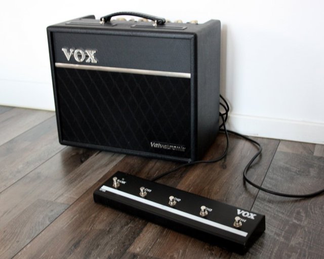 gitarsko-pojacalo-vox-vt20-foot-switchom-slika-50120912