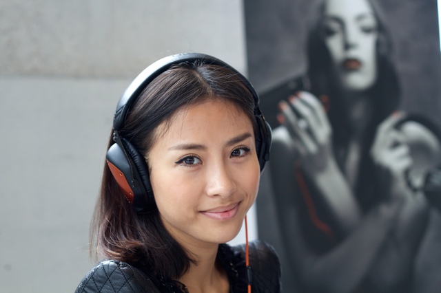 V-Moda V100 Model