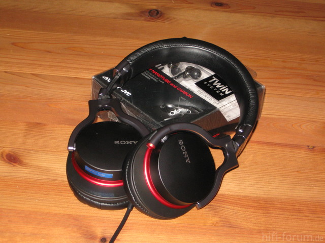 Sony MDR-1, JVC HA-FXT90