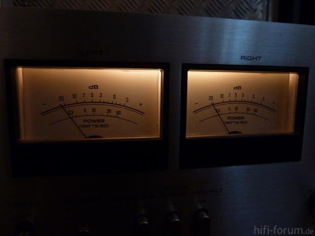 SU-7300 VU-Meter