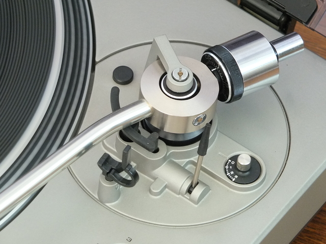 Technics SL-1300 Tonarmaufhängung