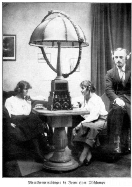 Radio In Tischlampenform (ca. 1925)