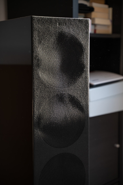 KEF R7