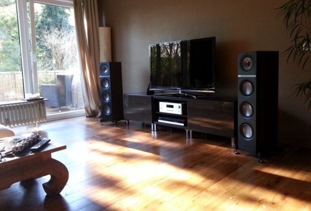 Kef Q700