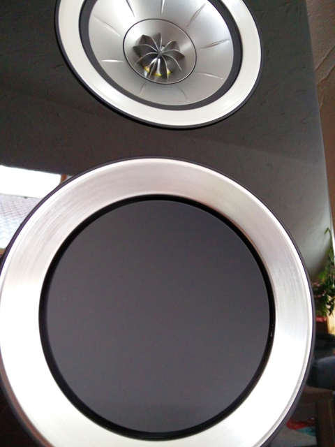 Kef R700