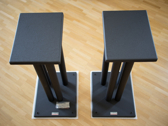 dynaudio-stands