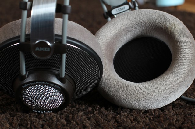 AKG K601