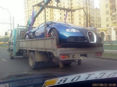 bugatti-veyron-on-the-back-of-a-truck-in-russia1