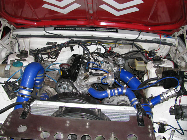 Red - Motorraum 2010