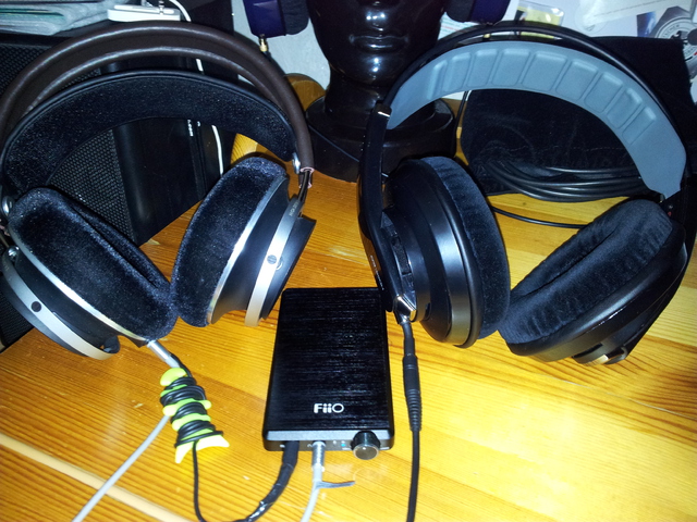 Superlux 681 Evo Vs. Philips Fidelio X1