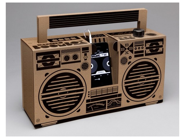 bbbx-berlin-boombox-lautsprecher-aus-karton-fuer-alle-smartphones-und-mp3-player