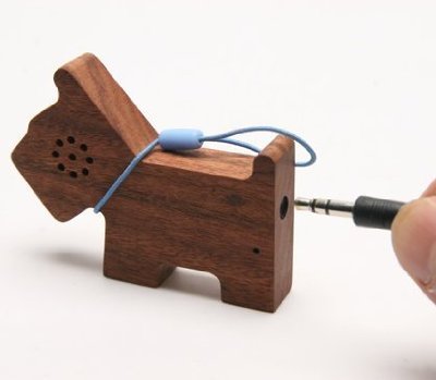 motz-wooden-dog-speaker1
