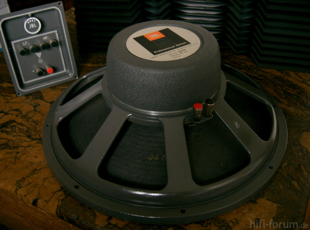 JBL 2205 1