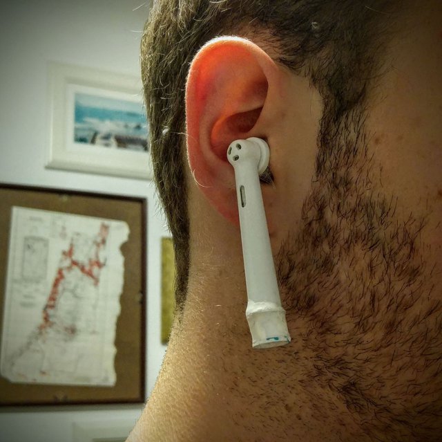 AirPods..