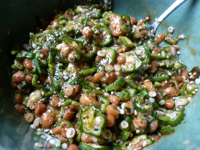 Okra mit Natto