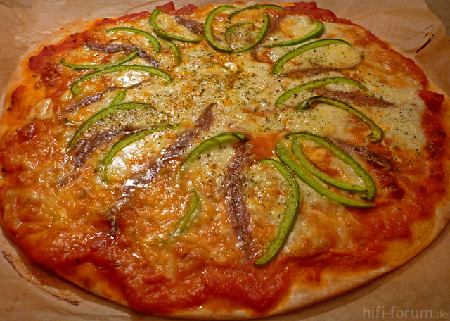 Pizza mit Sardellen - nachher