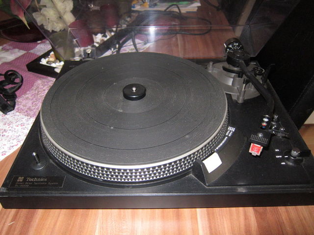 Technics SL-2000 Plattenspieler