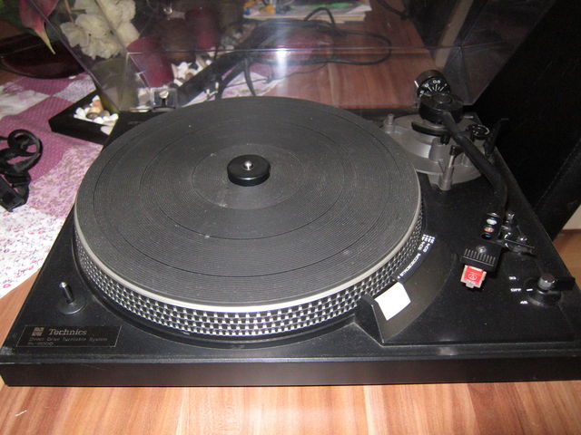 TECHNICS SL-2000 Plattenspieler