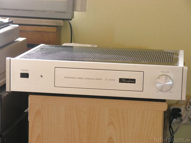 Accuphase C-220 (B)