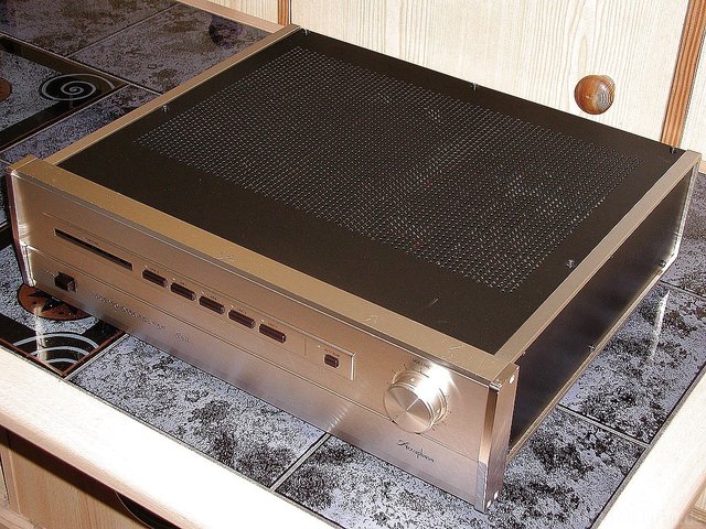 Accuphase C-222