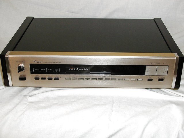 Accuphase T-107